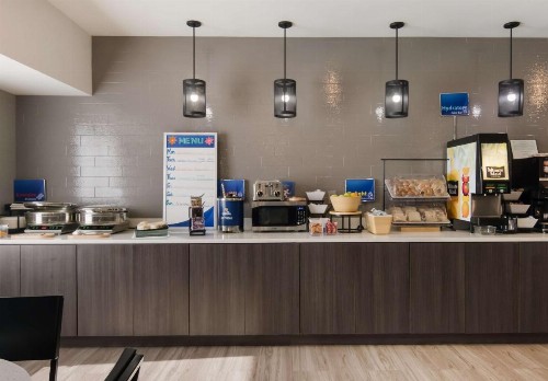 Holiday Inn Express & Suites Eastland - image 24
