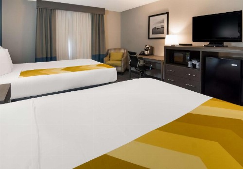 Holiday Inn Express & Suites Eastland - image 25