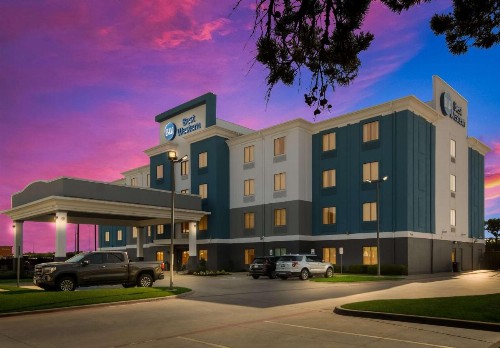 Holiday Inn Express & Suites Eastland - image 3