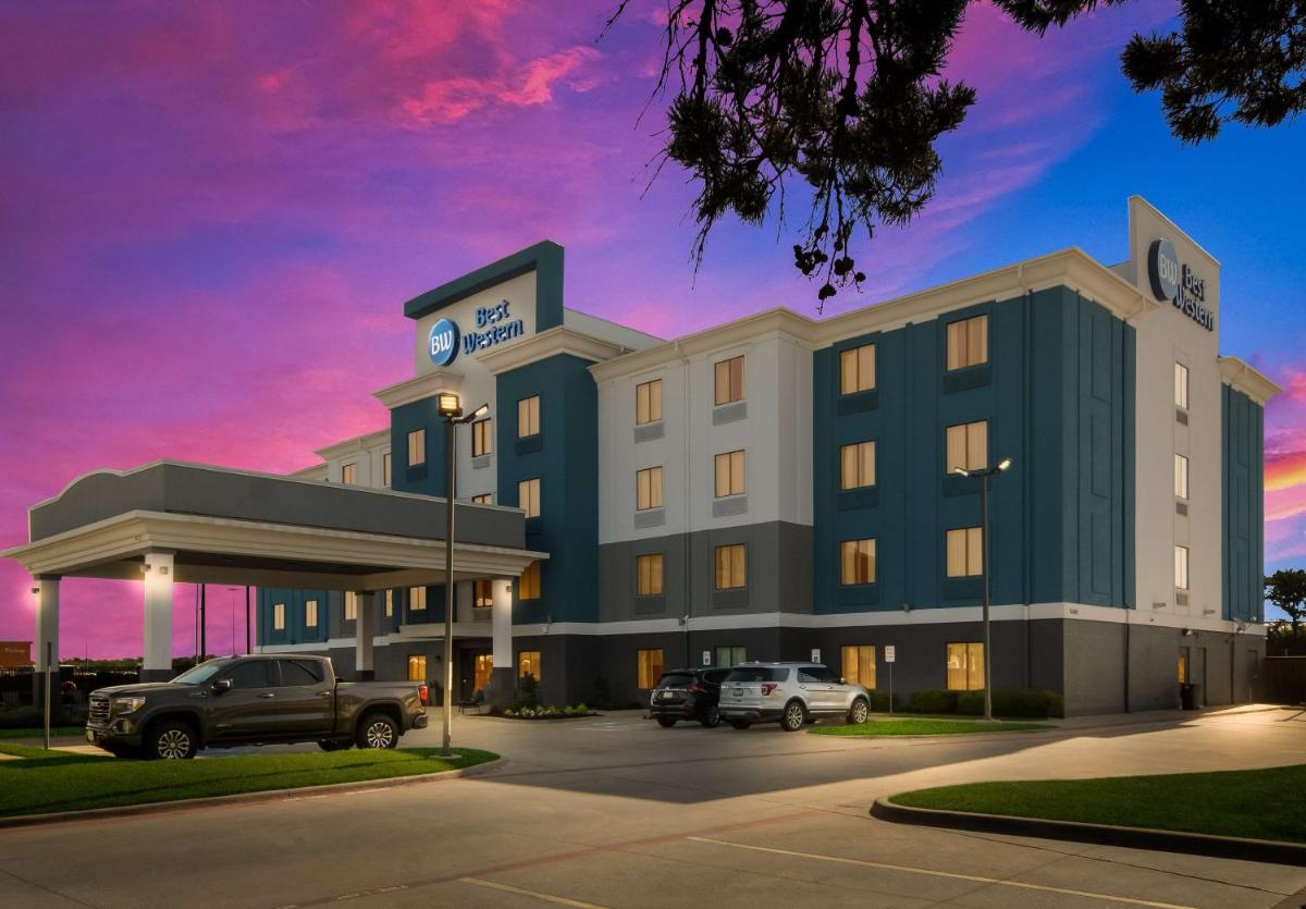 Holiday Inn Express & Suites Eastland - image 3