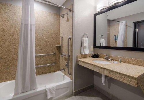 Holiday Inn Express & Suites Eastland - image 31