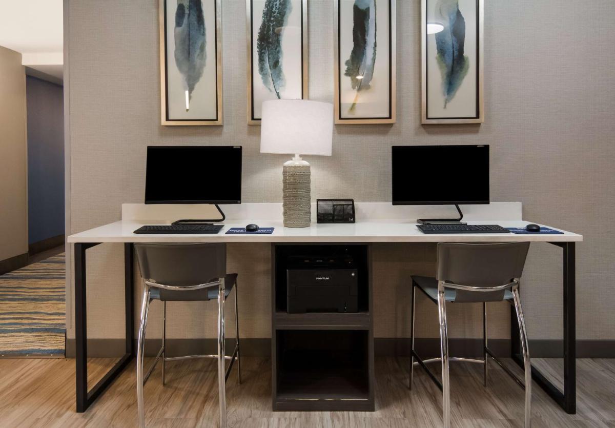 Holiday Inn Express & Suites Eastland - image 5