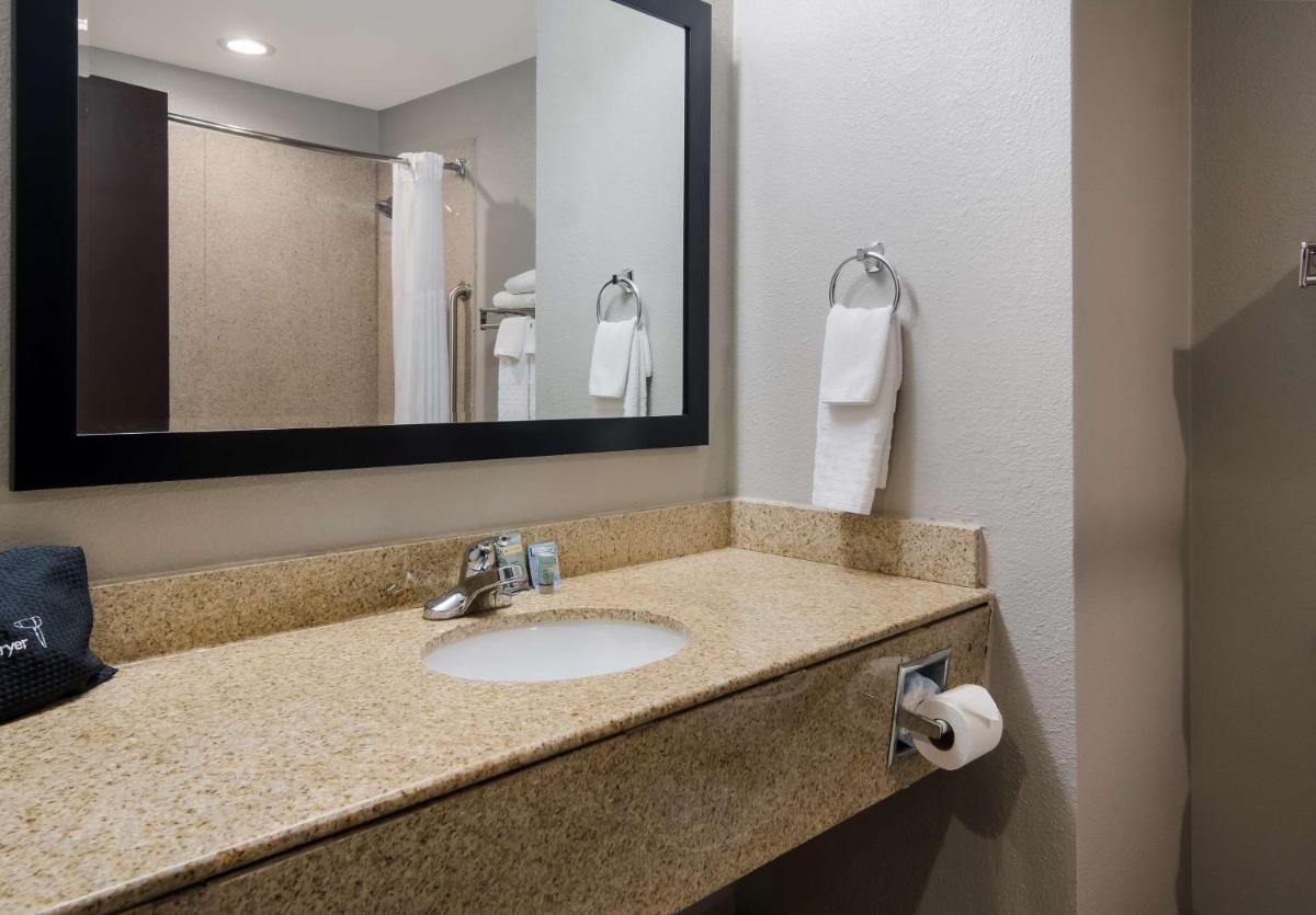 Holiday Inn Express & Suites Eastland - image 7