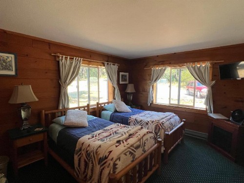 Deer Harbor Inn - image 11