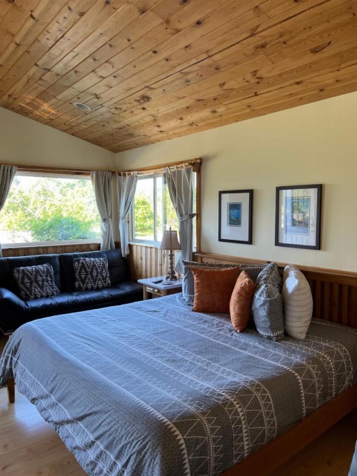 Deer Harbor Inn - image 3