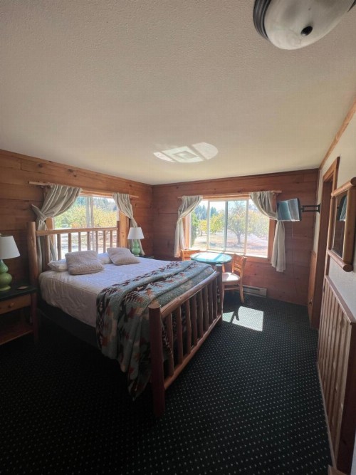 Deer Harbor Inn - image 4