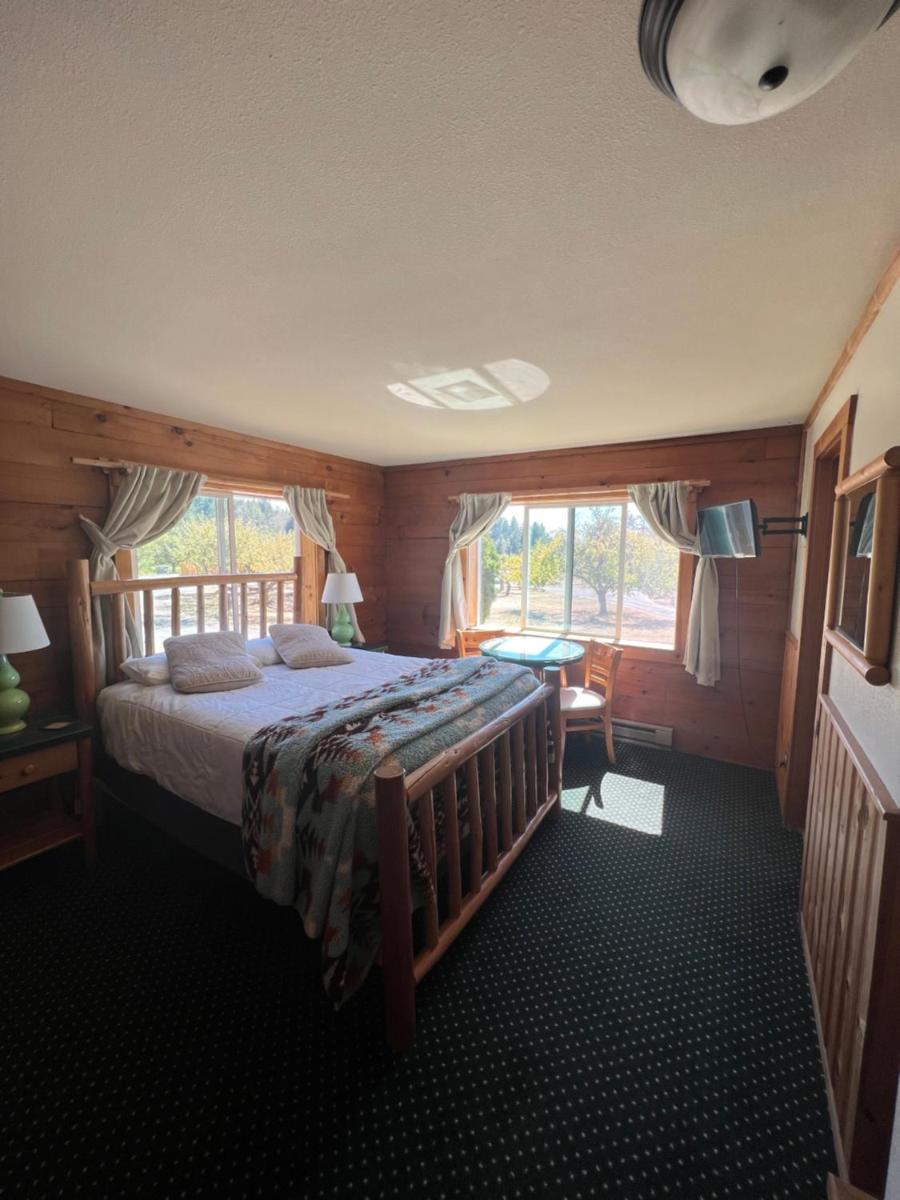 Deer Harbor Inn - image 4