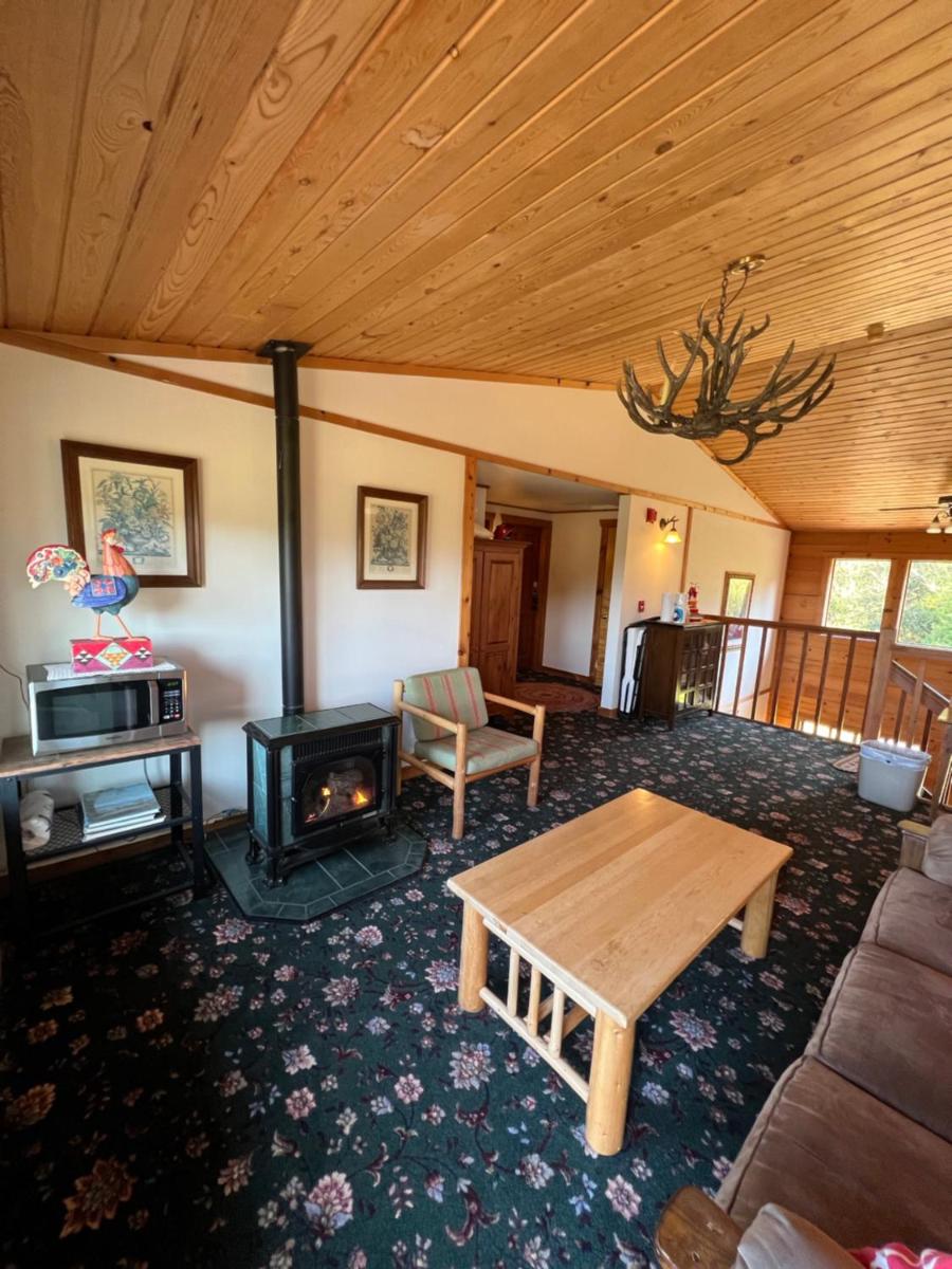 Deer Harbor Inn - image 5