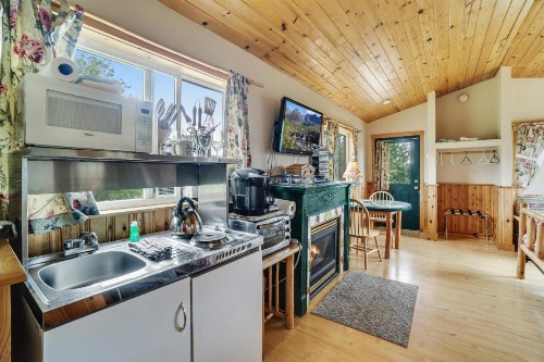 Deer Harbor Cottages - image 9
