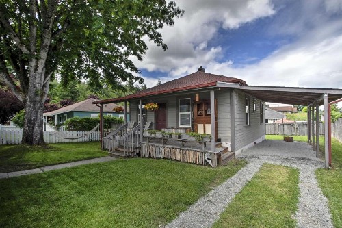 Eatonville House with Private Fenced-in Yard and Porch! - image 6