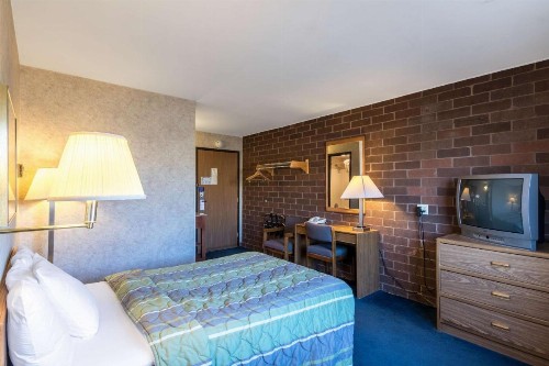 Motel 6-Eau Claire WI - image 6