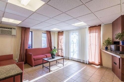 Motel 6-Eau Claire WI - image 7