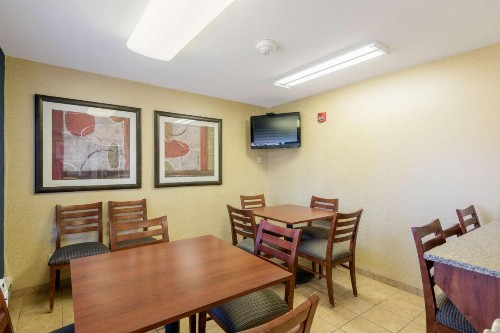 Motel 6-Eau Claire WI - image 14