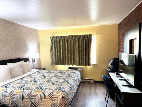 Motel 6-Eau Claire WI