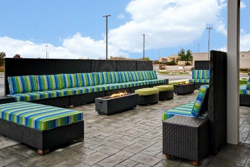 Home2 Suites Eau Claire South Wi - image 9
