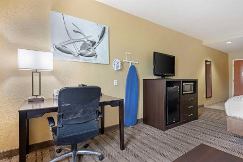 Best Western Edgewater Inn - image 12