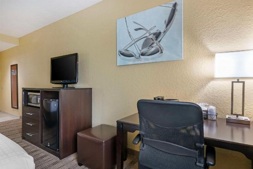 Best Western Edgewater Inn - image 14