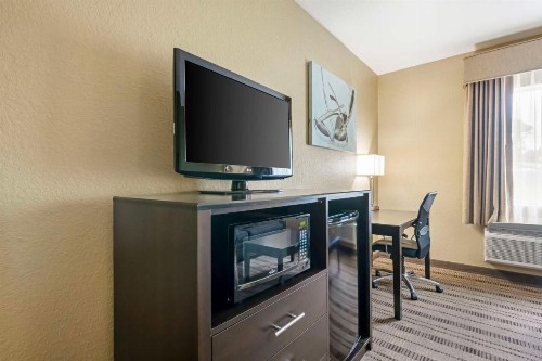 Best Western Edgewater Inn - image 16