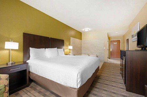 Best Western Edgewater Inn - image 19