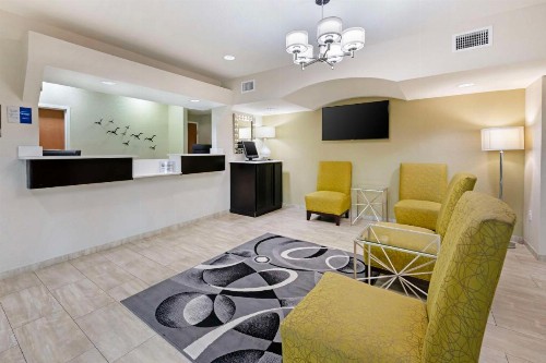 Best Western Edgewater Inn - image 2
