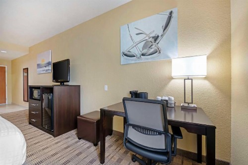 Best Western Edgewater Inn - image 22