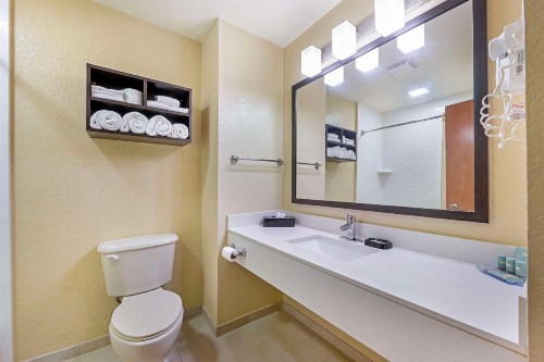 Best Western Edgewater Inn - image 25