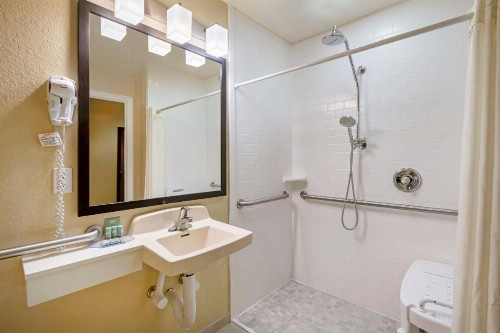Best Western Edgewater Inn - image 26