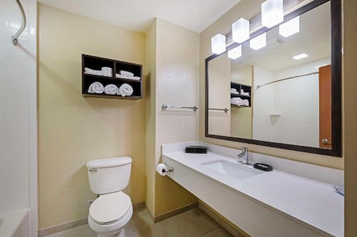 Best Western Edgewater Inn - image 29