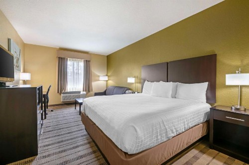 Best Western Edgewater Inn - image 3