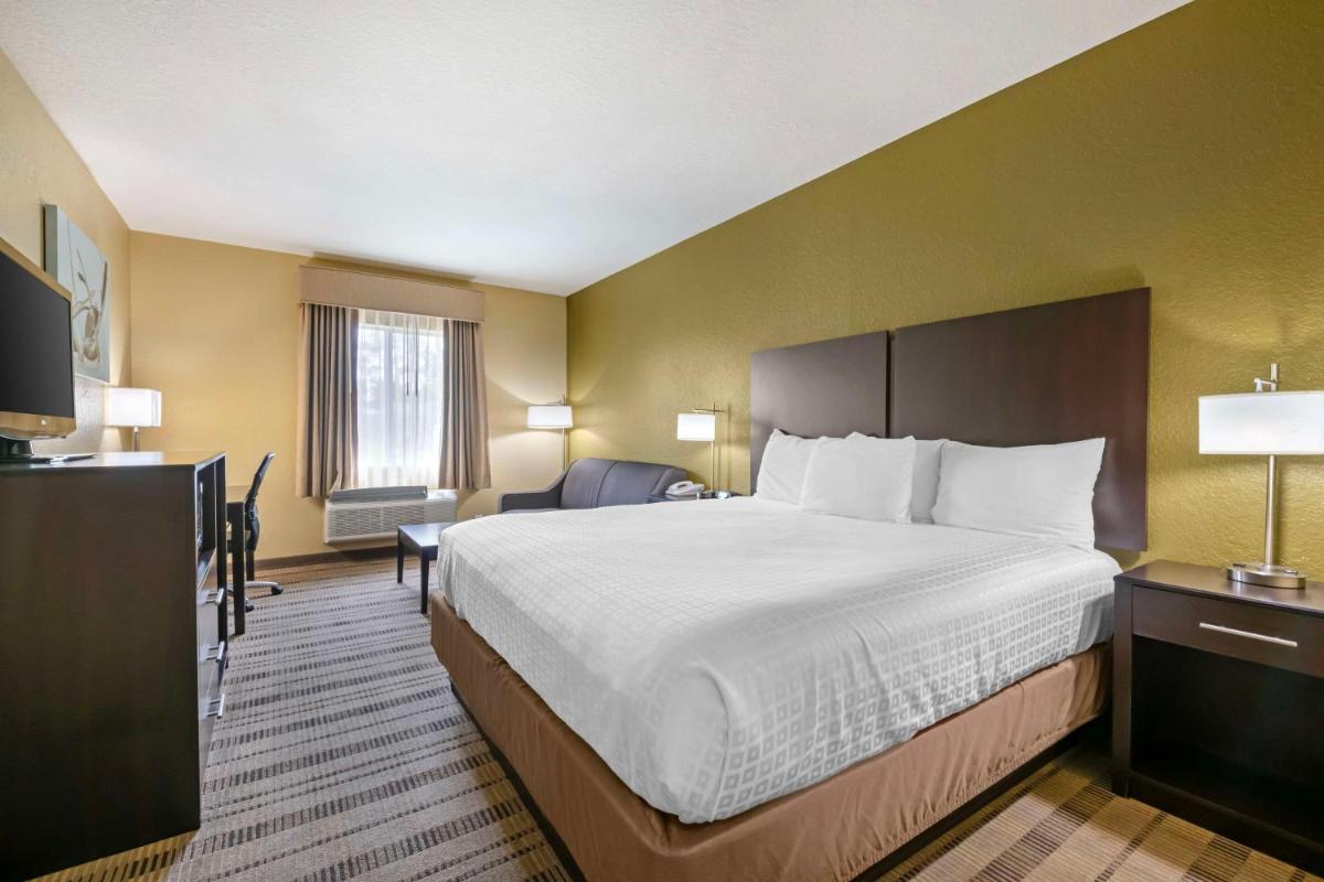 Best Western Edgewater Inn - image 3