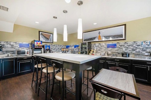 Best Western Edgewater Inn - image 31