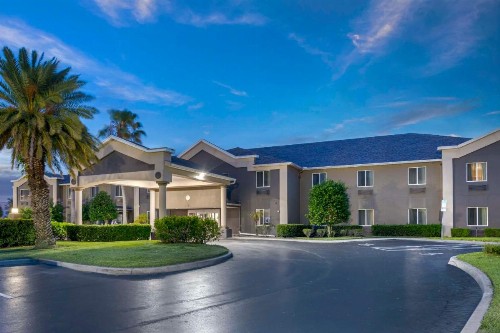 Best Western Edgewater Inn - image 4