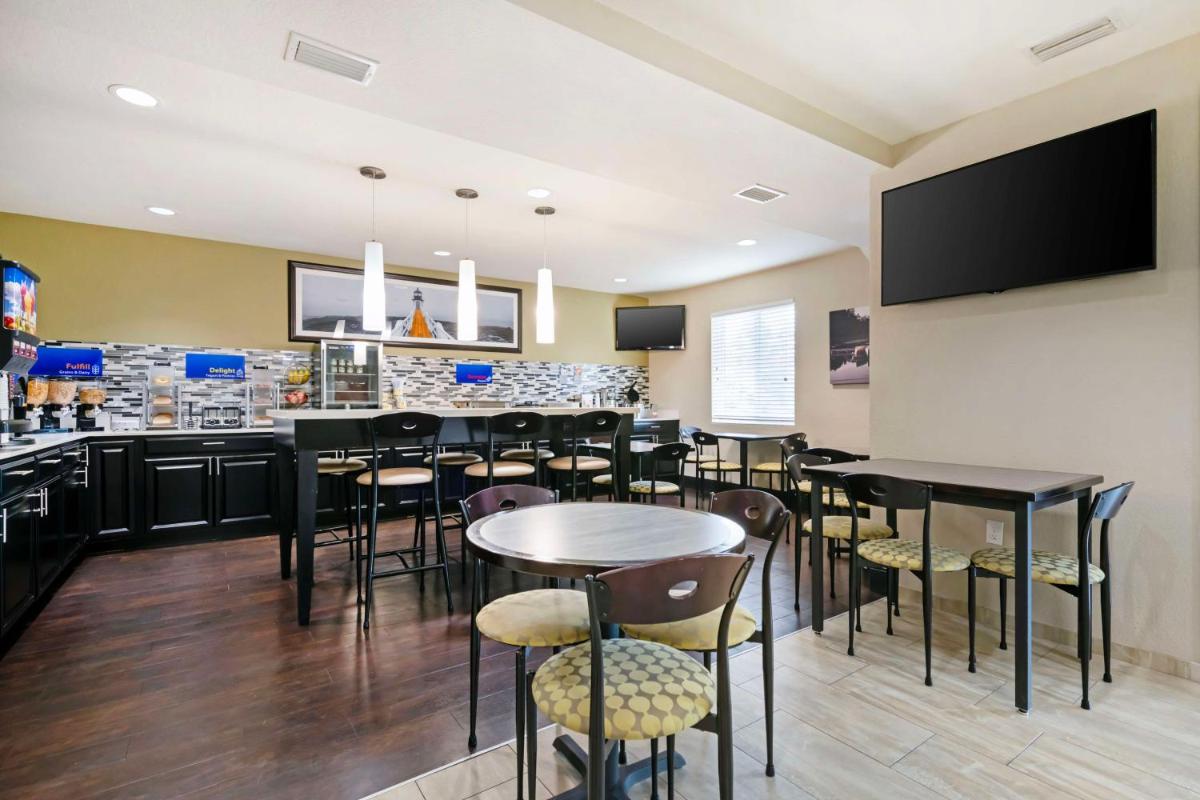Best Western Edgewater Inn - image 5