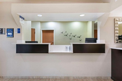 Best Western Edgewater Inn - image 8