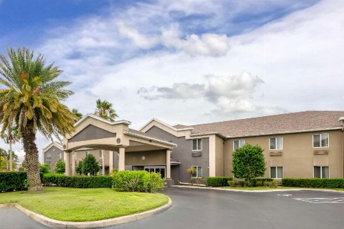 Best Western Edgewater Inn - image 9