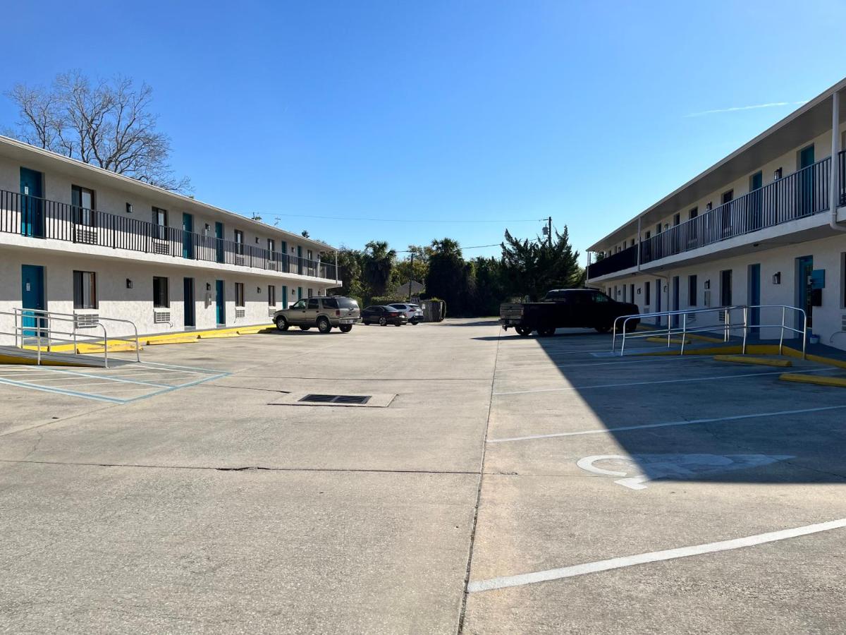 All-Suite Motel LLC - image 3