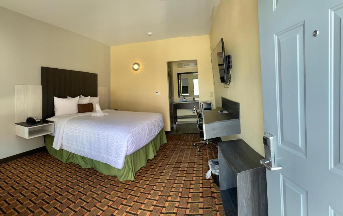 HomeStay Inn & Suites Edinburg - image 2