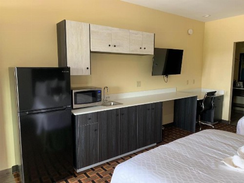HomeStay Inn & Suites Edinburg - image 8