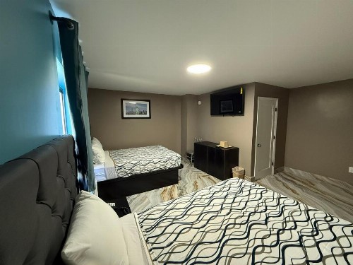 Beauty Rest Motel - image 10