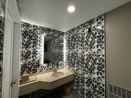 Beauty Rest Motel - image 13