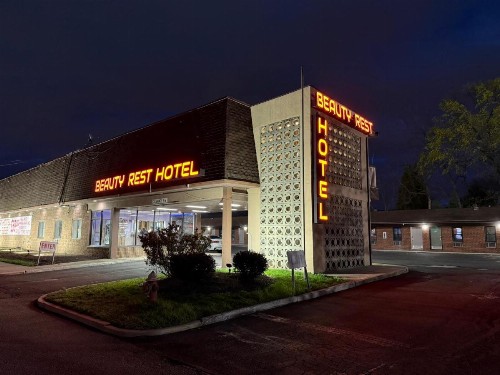 Beauty Rest Motel - image 19