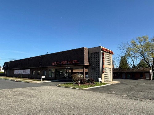 Beauty Rest Motel - image 22