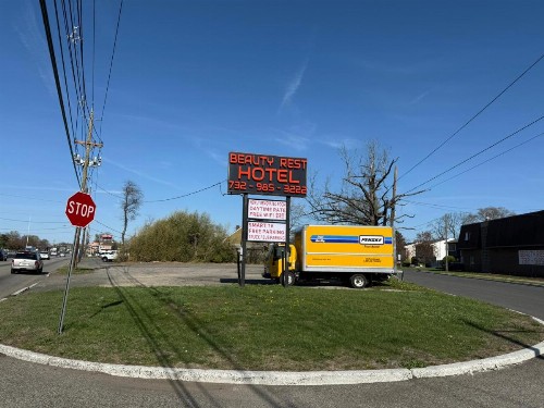 Beauty Rest Motel - image 24