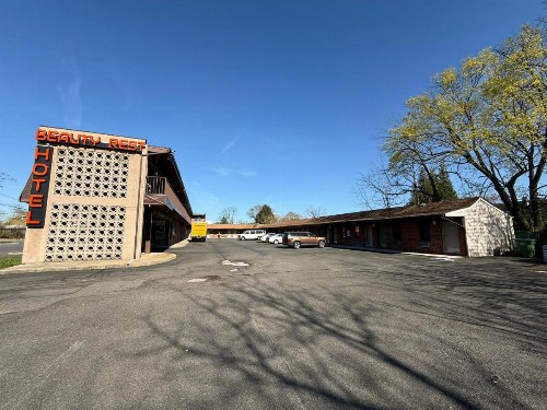 Beauty Rest Motel - image 26