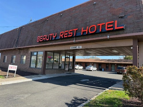 Beauty Rest Motel - image 27