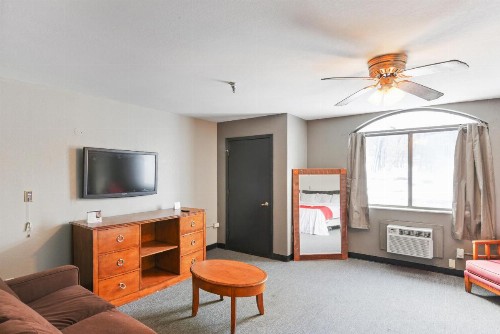 Hotel East Ayers - image 6