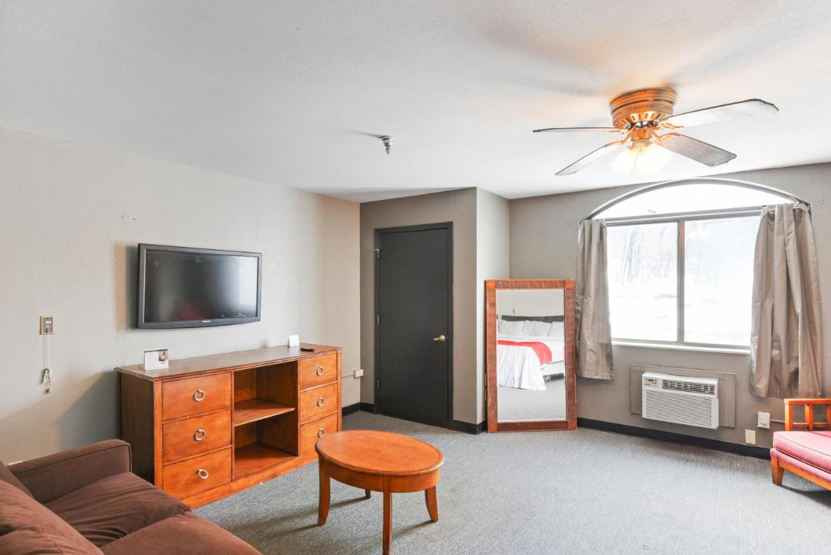 Hotel East Ayers - image 6