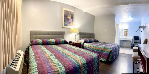 Emerald Best Motel - image 10
