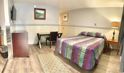 Emerald Best Motel - image 15