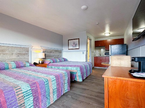 Emerald Best Motel - image 3